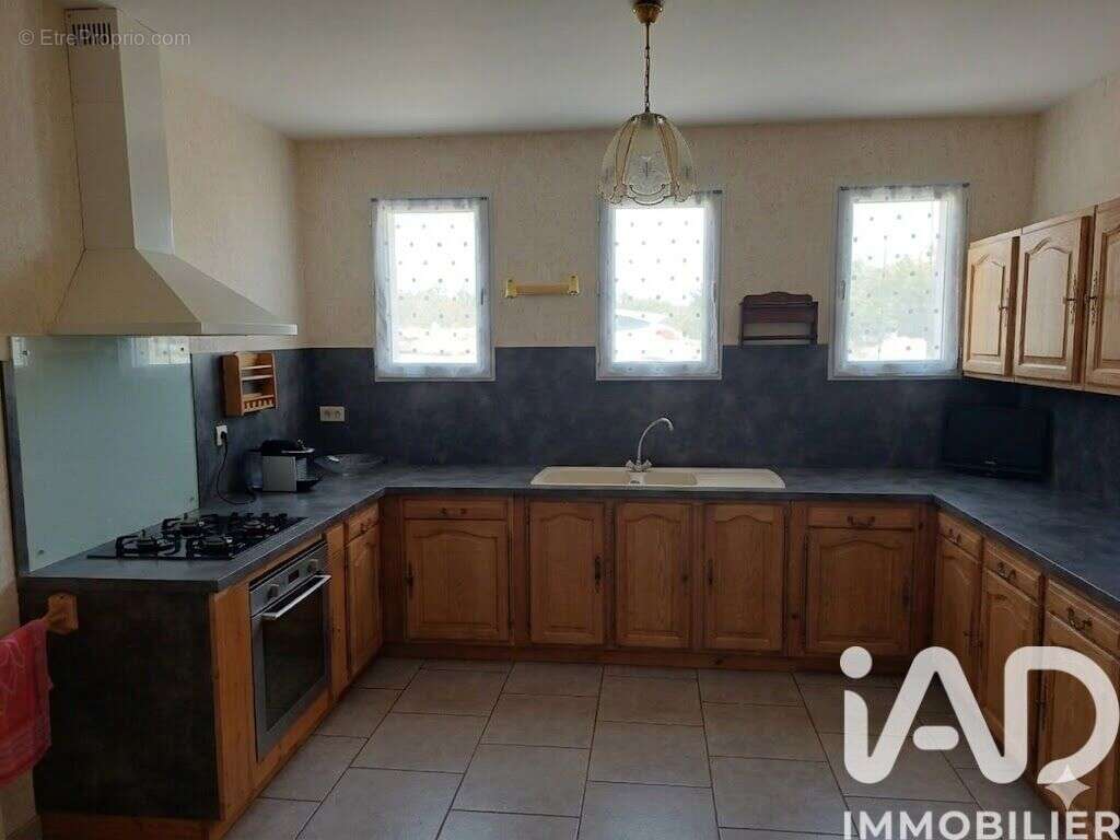 Maison 111 m² à Milhac-D'auberoche  - photo 5