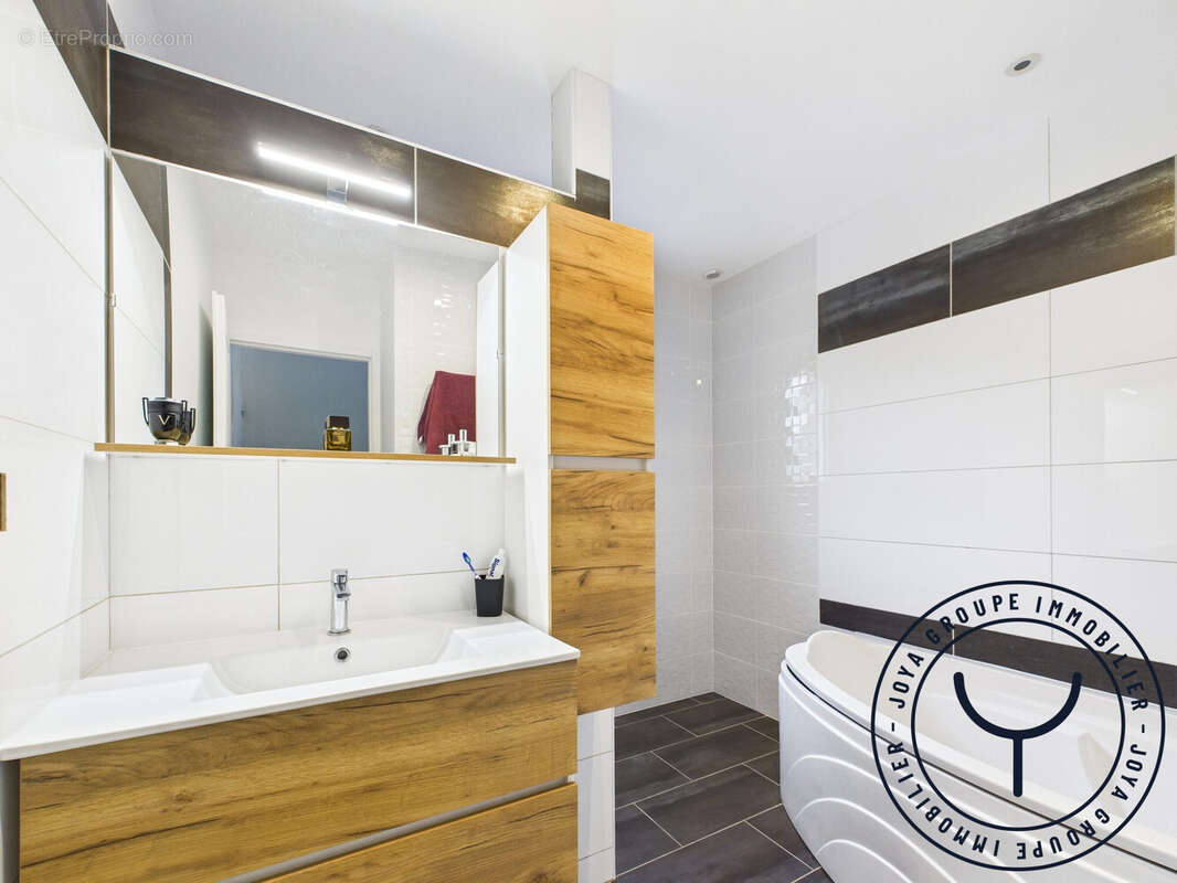 Maison à SAINT-JEAN-DE-BONNEVAL