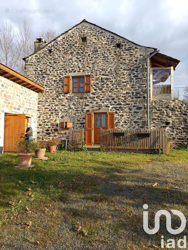 Photo 2 - Maison à SAINT-JULIEN-CHAPTEUIL