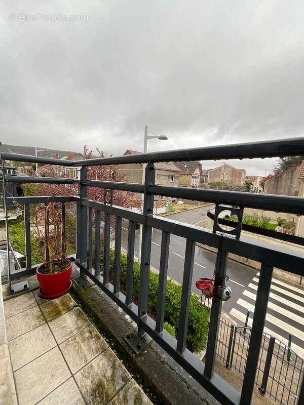Appartement à CHANTELOUP-LES-VIGNES