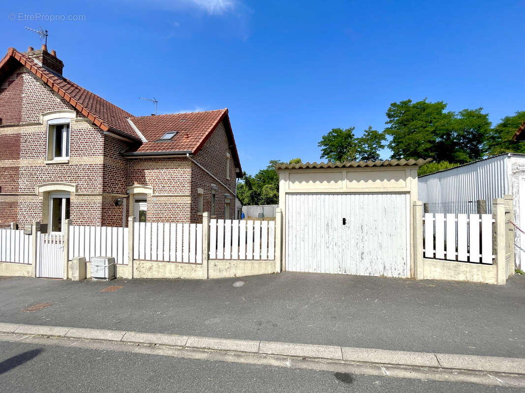 Maison semi-mitoyenne avec jardin et garage - photo 2