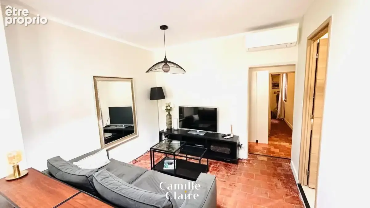 Dernier étage en plein cœur d'Aix EN PROVENCE : Appartement  T2/ T3 de 55 m2 rénové  Idéal location saisonniè - photo 2