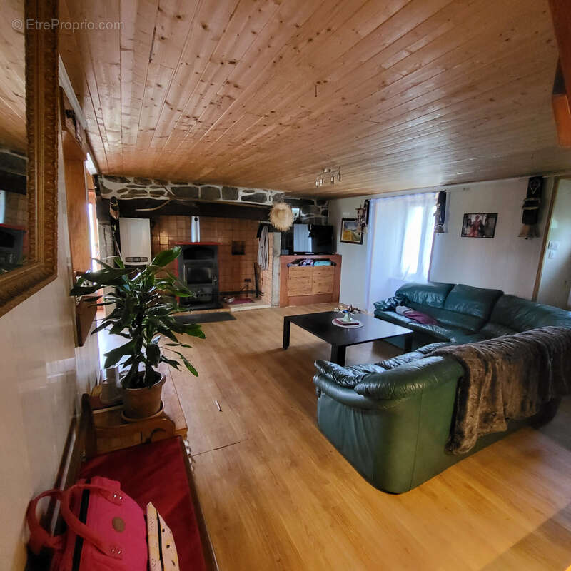 Maison à RIOM-ES-MONTAGNES