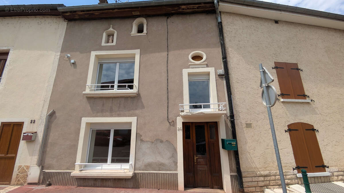 Mieux qu’un appartement, venez visiter cette grande maison de village de 148 m2 habitables. - photo 6