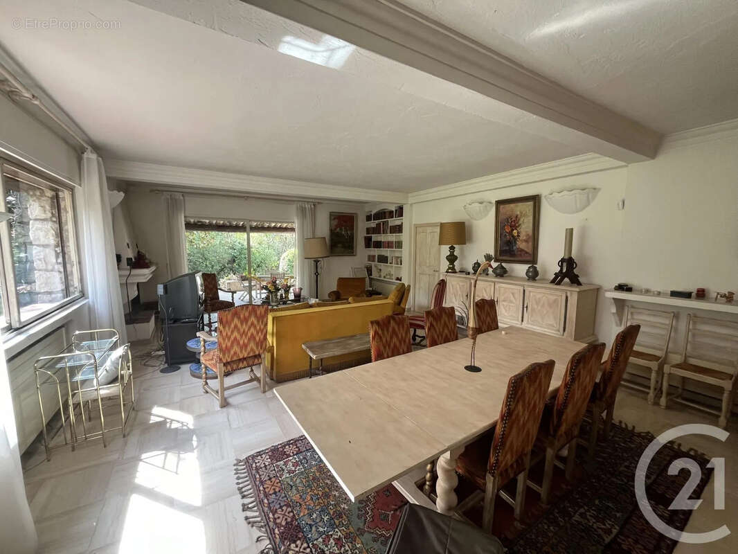Maison à ROQUEFORT-LES-PINS