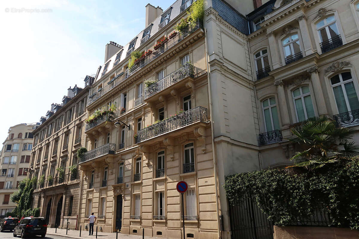 Appartement à PARIS-8E