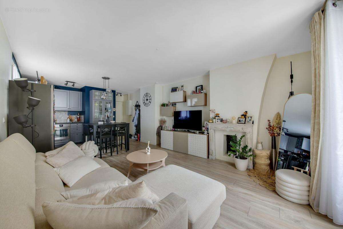 Appartement à PARIS-17E