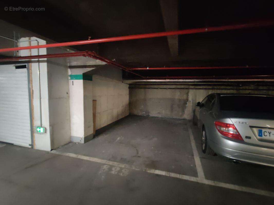 Parking à COURBEVOIE