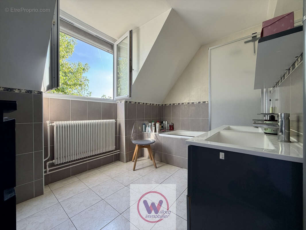 Belle maison de residence avec local professionnel en annexe - photo 6