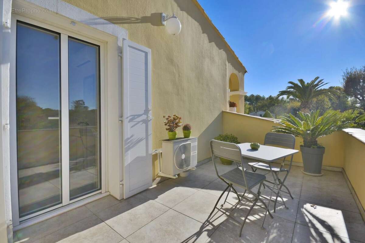 Maison à ROQUEFORT-LES-PINS