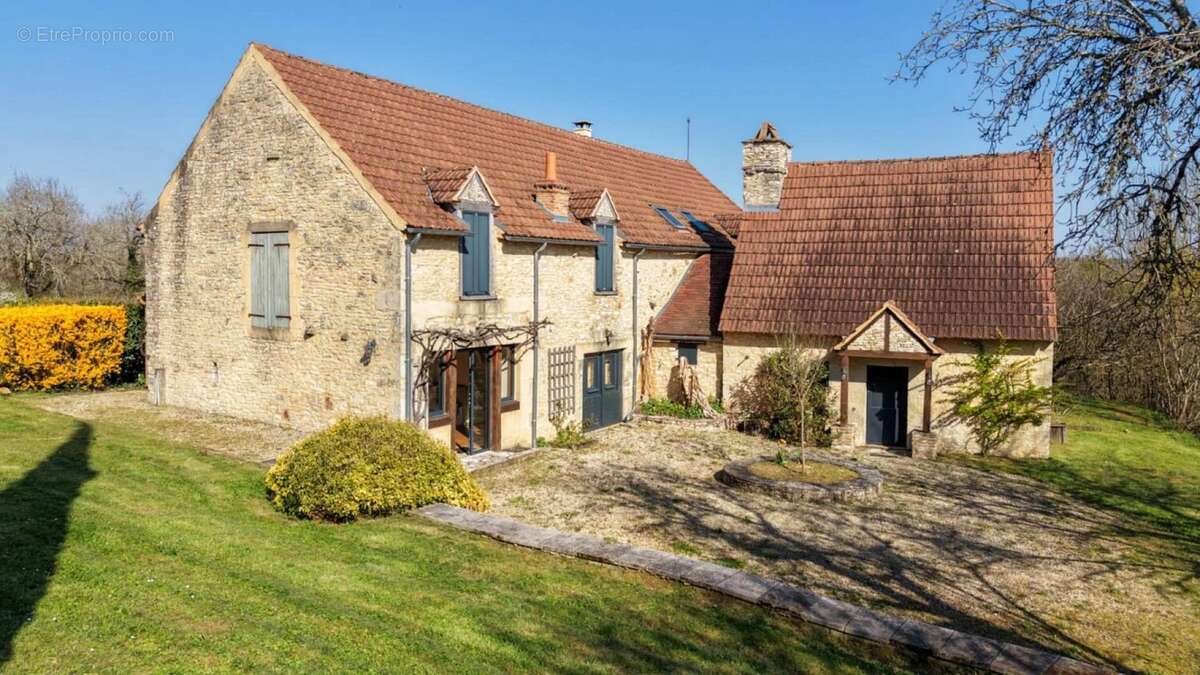 Maison à SALVIAC