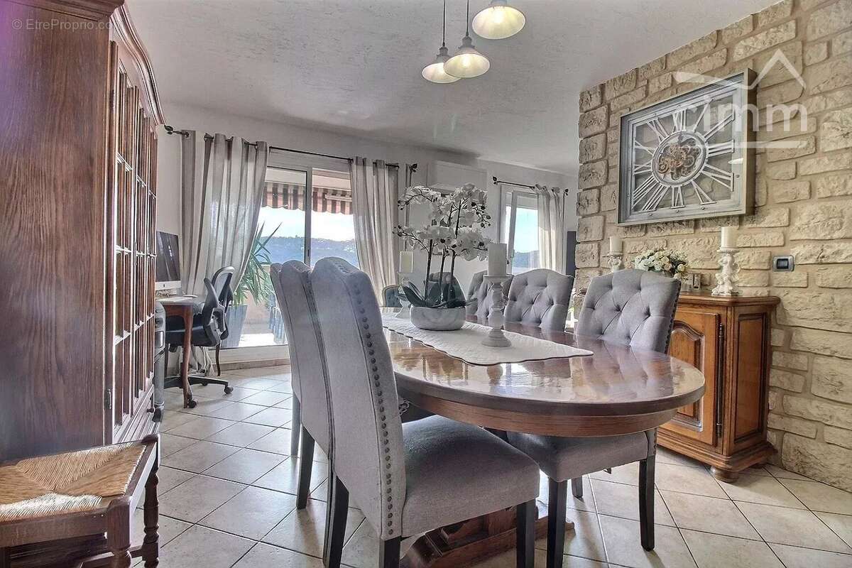 Appartement à CARROS