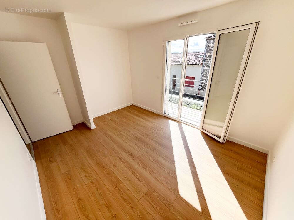 Maison à SAINT-BEAUZIRE