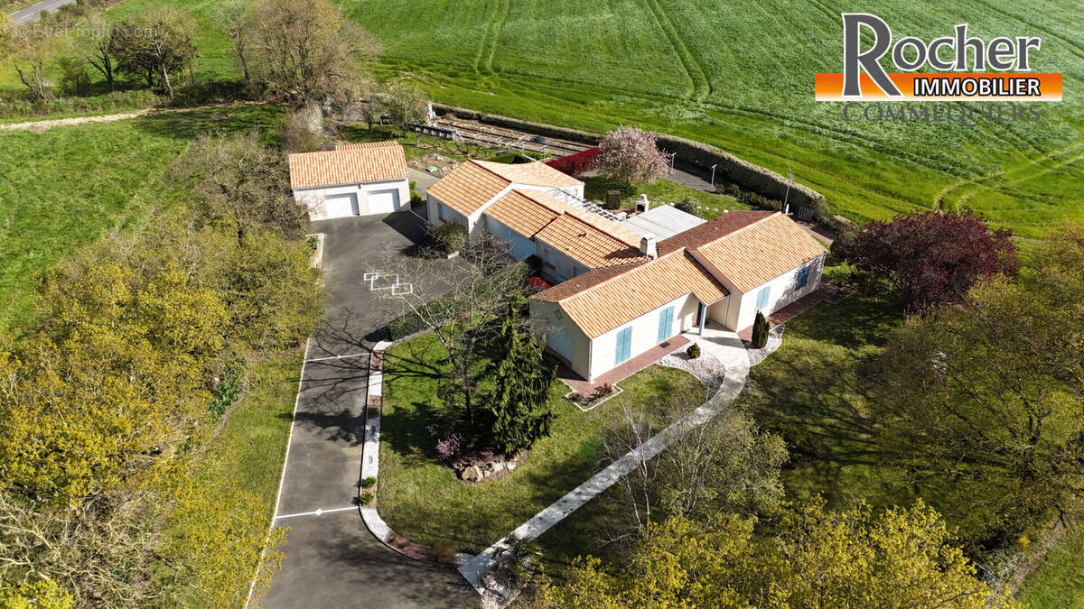 Maison à COMMEQUIERS