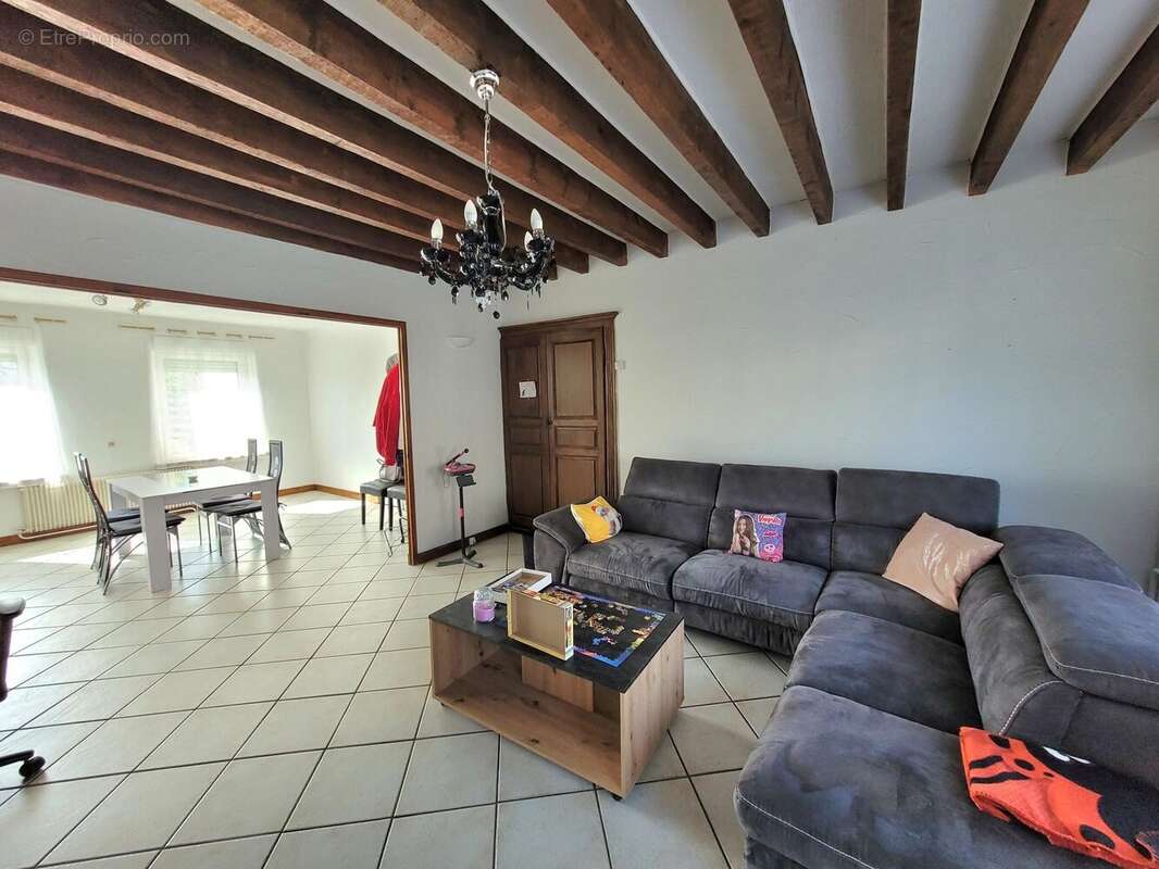 Maison à AVESNES-SUR-HELPE