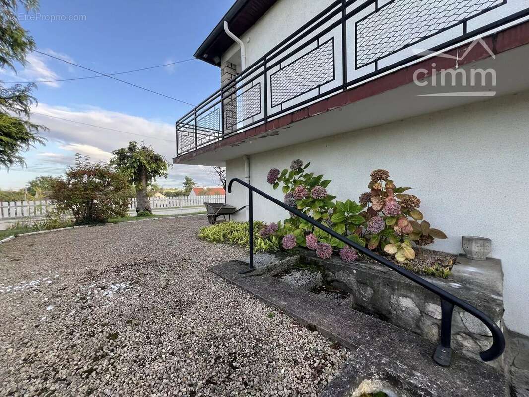 Maison à DOMPIERRE-SUR-BESBRE