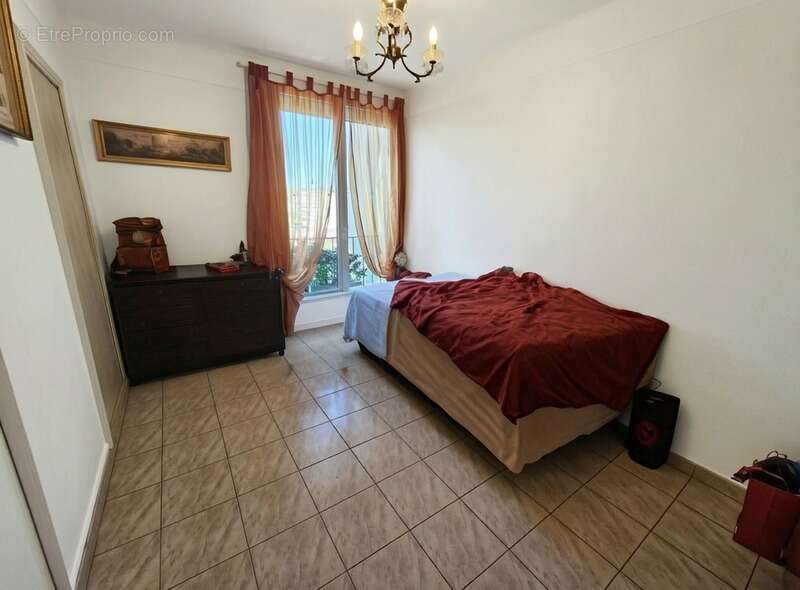 Appartement à MARSEILLE-5E