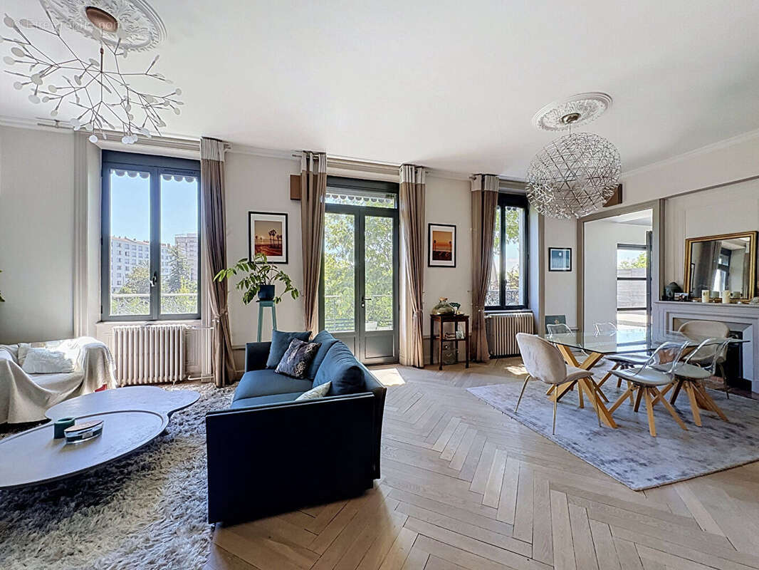A VENDRE MAISON 1900 Caluire CENTRE BOURG  10 pièce(s) 307 m2 - photo 2
