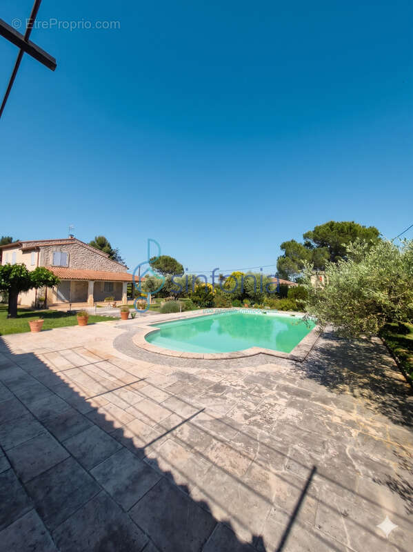 Propriété d'exception (235 m2) avec dépendance, piscine et forage - saint-geniès-de-malgoires - photo 3