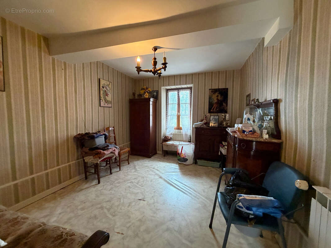Maison de bourg en pierre avec dépendances - photo 8