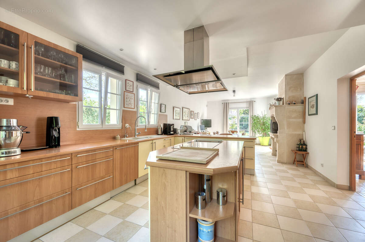 Maison à SAINT-NOM-LA-BRETECHE