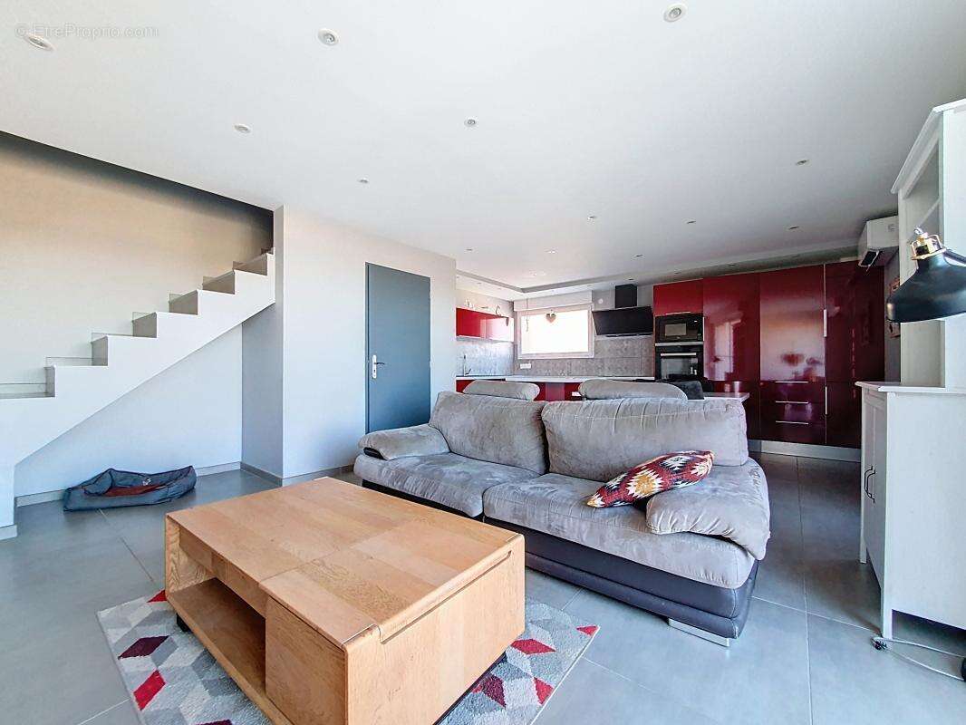 Maison - 3 Chambres - Jardin - Terrasse - 2 Places de parking - au coeur du village - photo 8