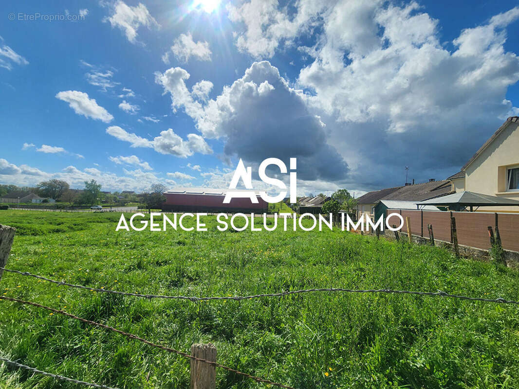 Terrain à SAINT-AUBIN-DE-LOCQUENAY