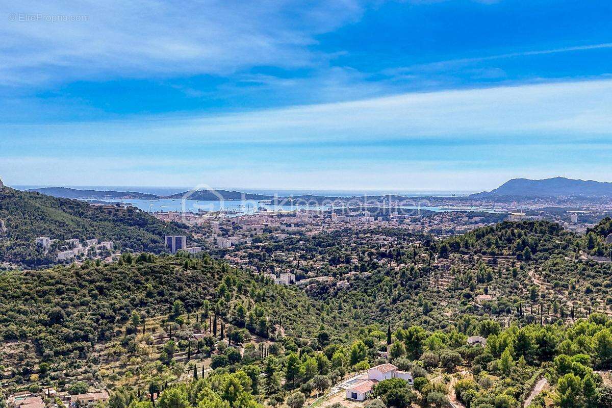 Maison à LE REVEST-LES-EAUX