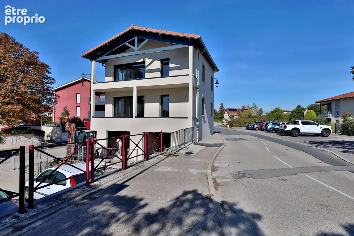 Appartement T3 - 75.10 m2 - Saint-Georges-d'Espéranche - Balcon - Garage - photo 2