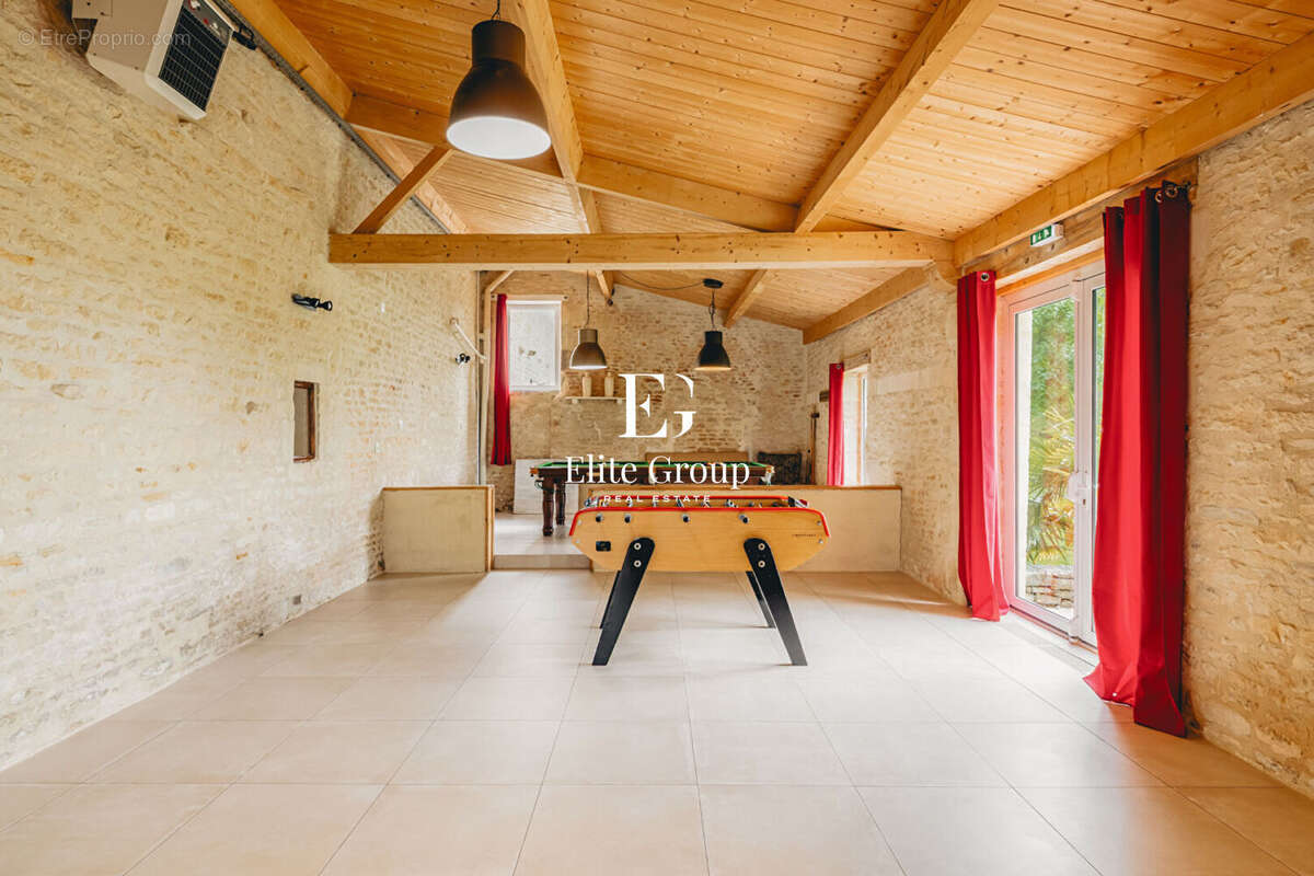 Maison à SURGERES
