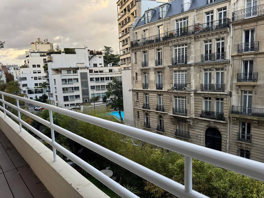 Appartement à PARIS-16E