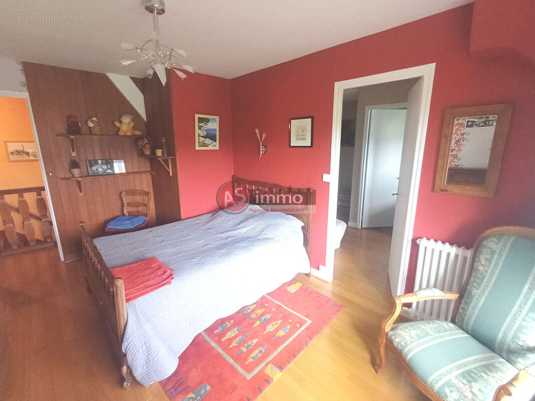 Très Belle Maison de Carractère 4 Chambres dans Bourg tous commerces. - photo 11