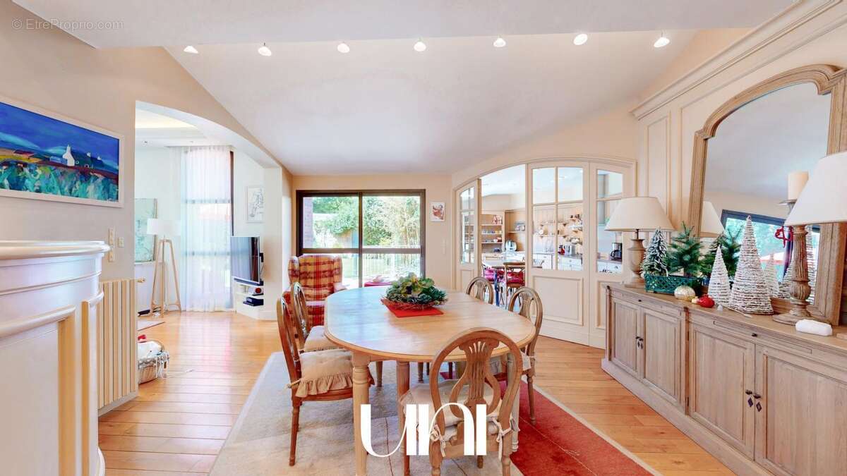 Maison 6 pièces de 350 m2  - CAEN - photo 10