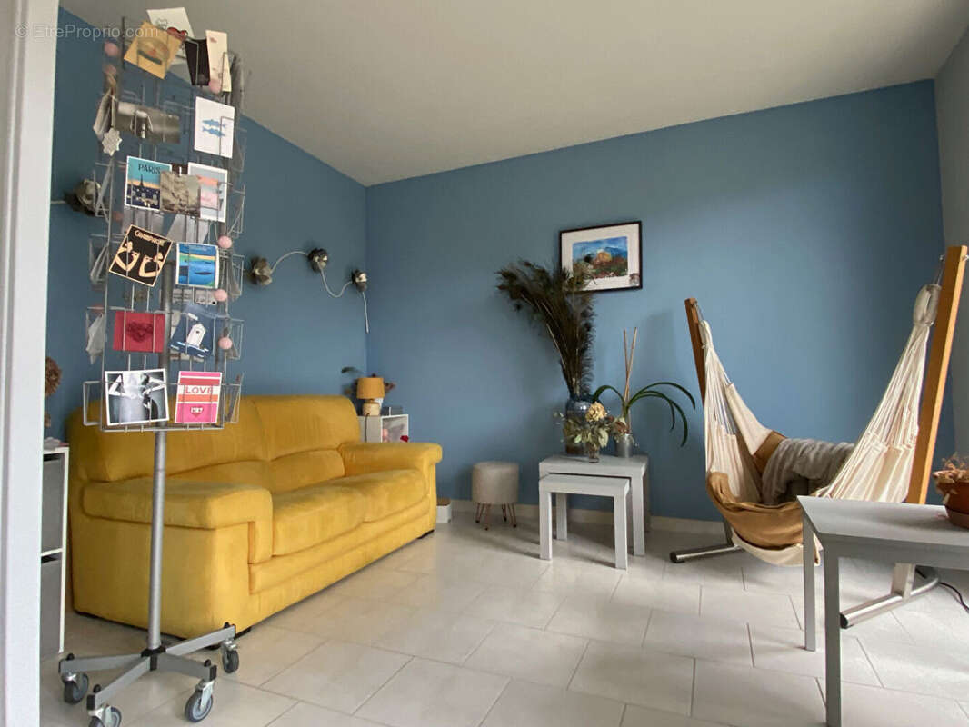 Appartement à AVIRON