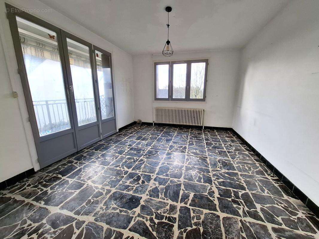 Maison à CUISE-LA-MOTTE