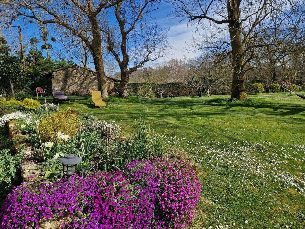 Propriété avec piscine sur environ 1,5 Ha de terrain - photo 12