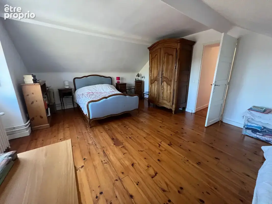 Très jolie longère du XVII eme siècle avec environnement exceptionnel Proche Thoiry  6 pièces 232 m2 - photo 10