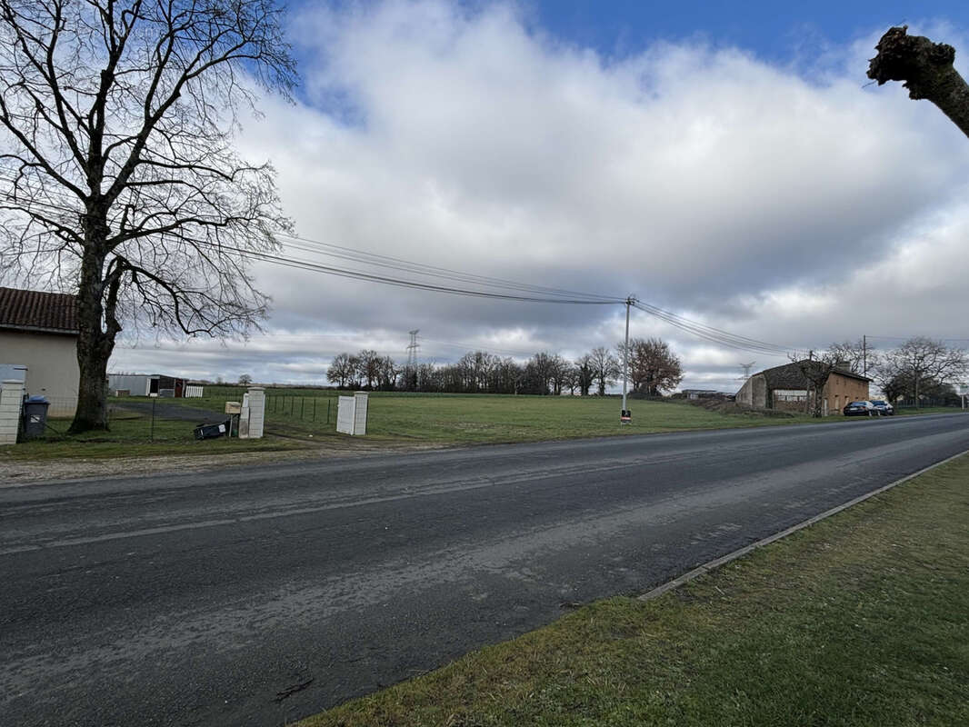 Terrain à CEAUX-EN-COUHE