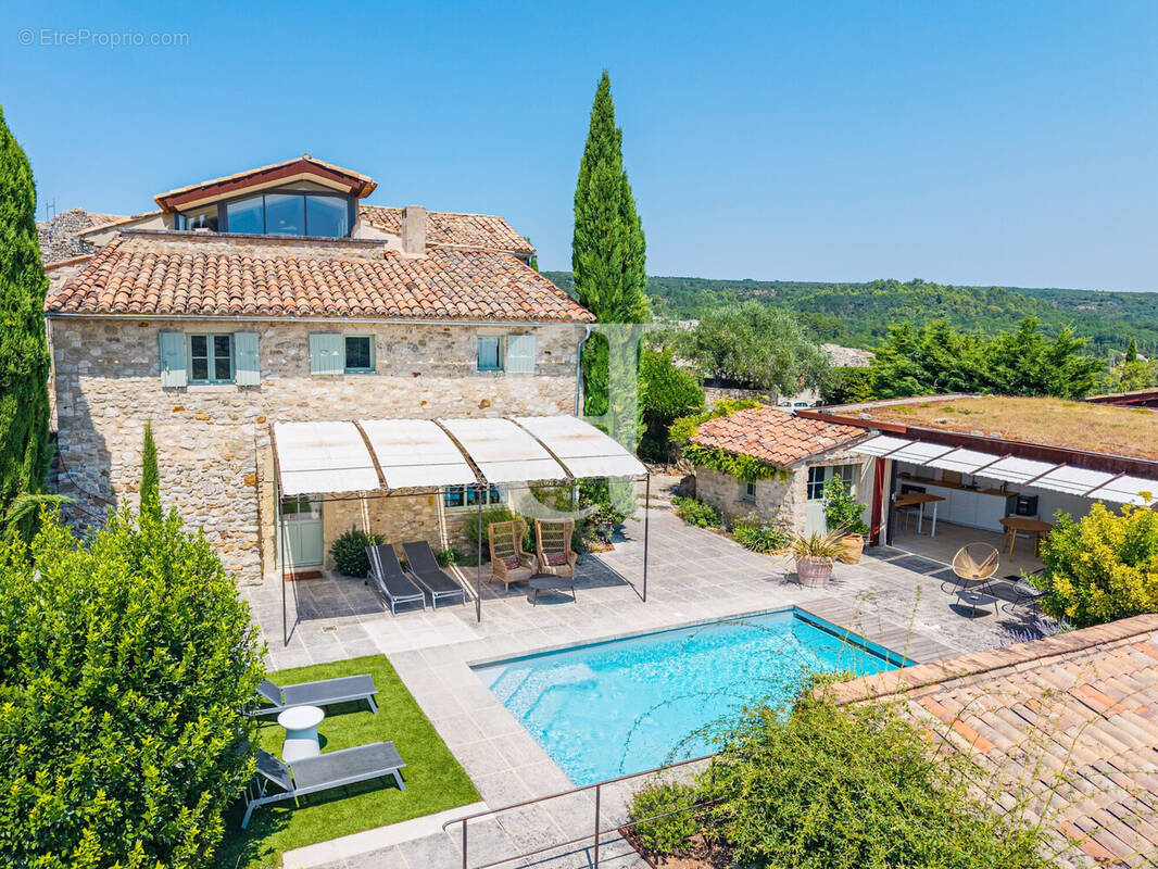 Maison 362 m² à Grignan  - photo 2