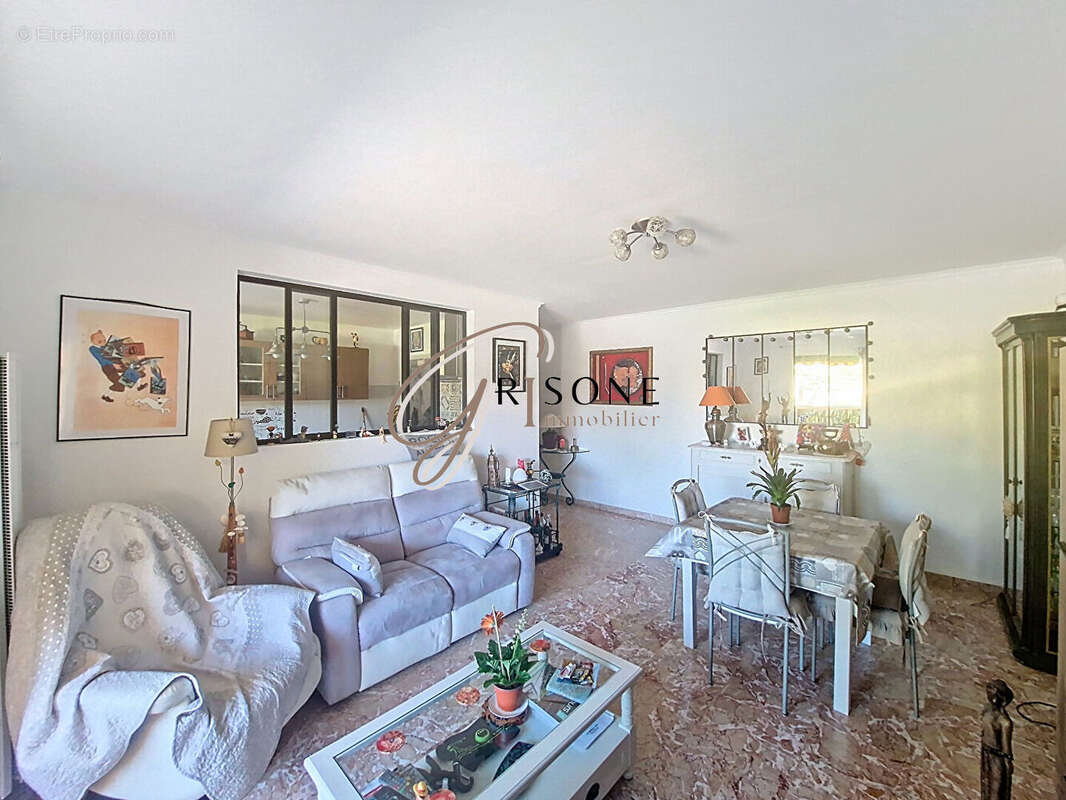 Appartement à SIX-FOURS-LES-PLAGES