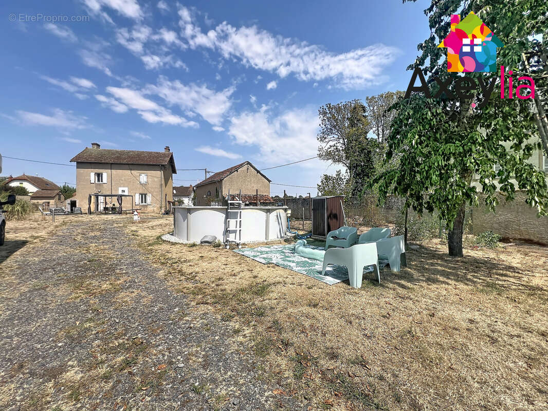 A vendre - le donjon - maison avec garage et piscine - photo 2