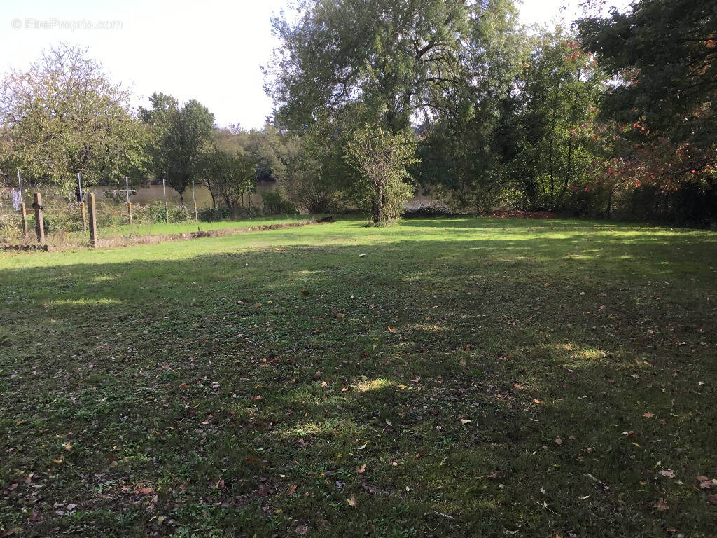 Terrain à TILLIERES