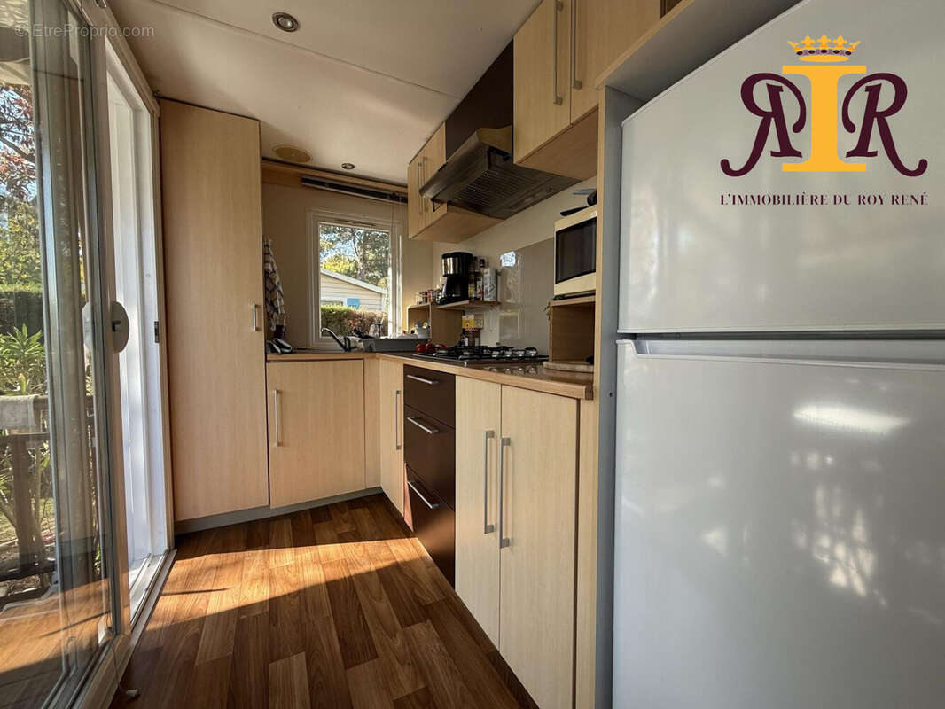 Maison à LA ROQUE-D&#039;ANTHERON