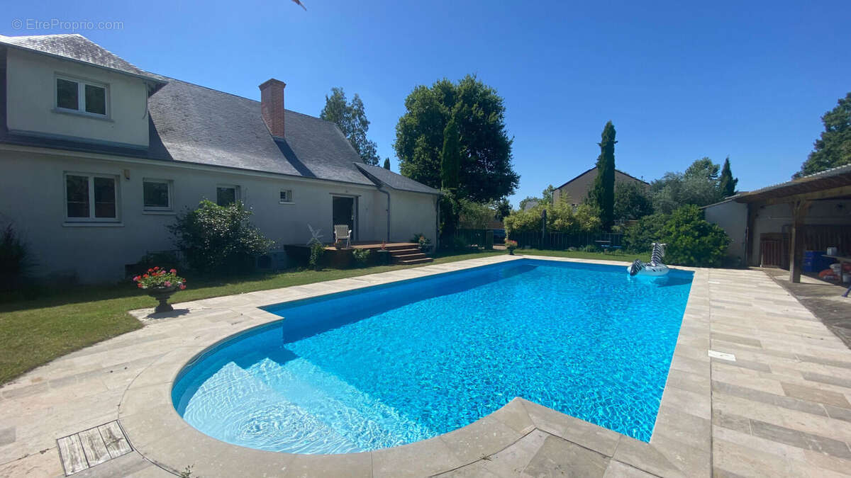 Maison à SAINT-PRYVE-SAINT-MESMIN