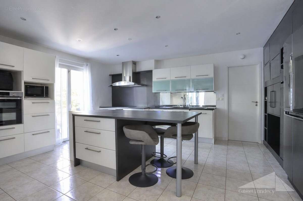 Maison à PREVESSIN-MOENS