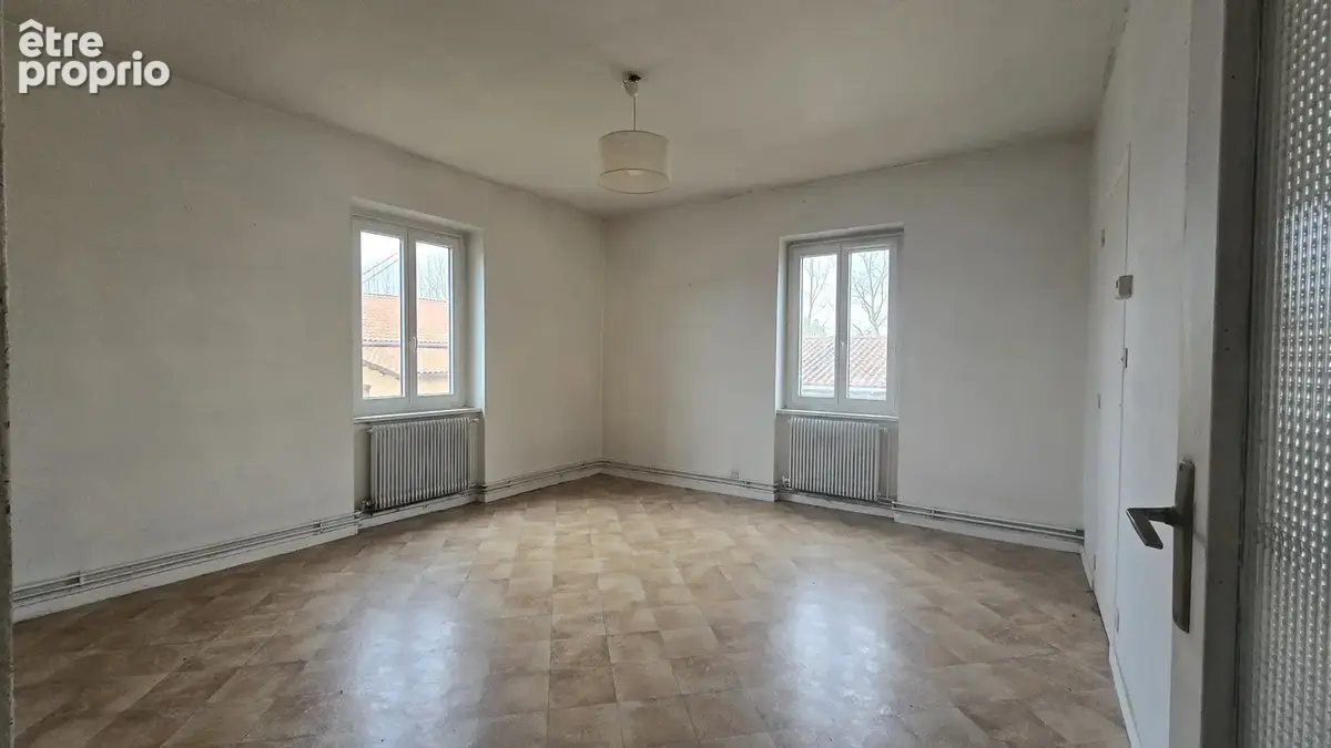 Bel immeuble  de deux appartements t3 et t4 centre grieges,terrain constructible - photo 3