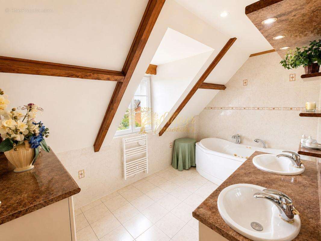 Maison à PONTAULT-COMBAULT