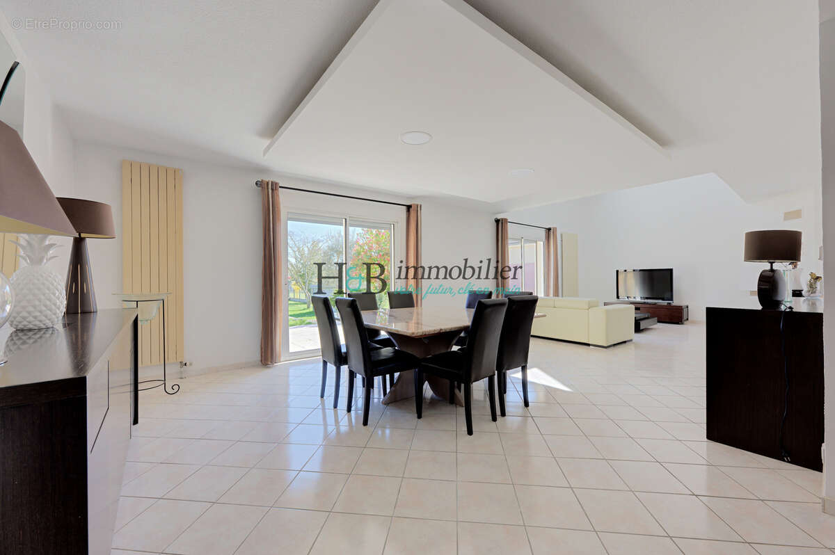 Maison à VERT-LE-GRAND