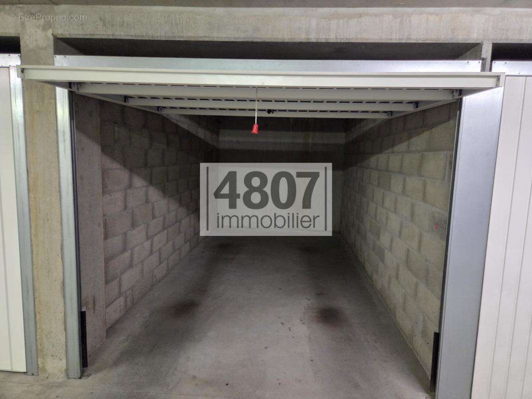 Appartement à ETREMBIERES