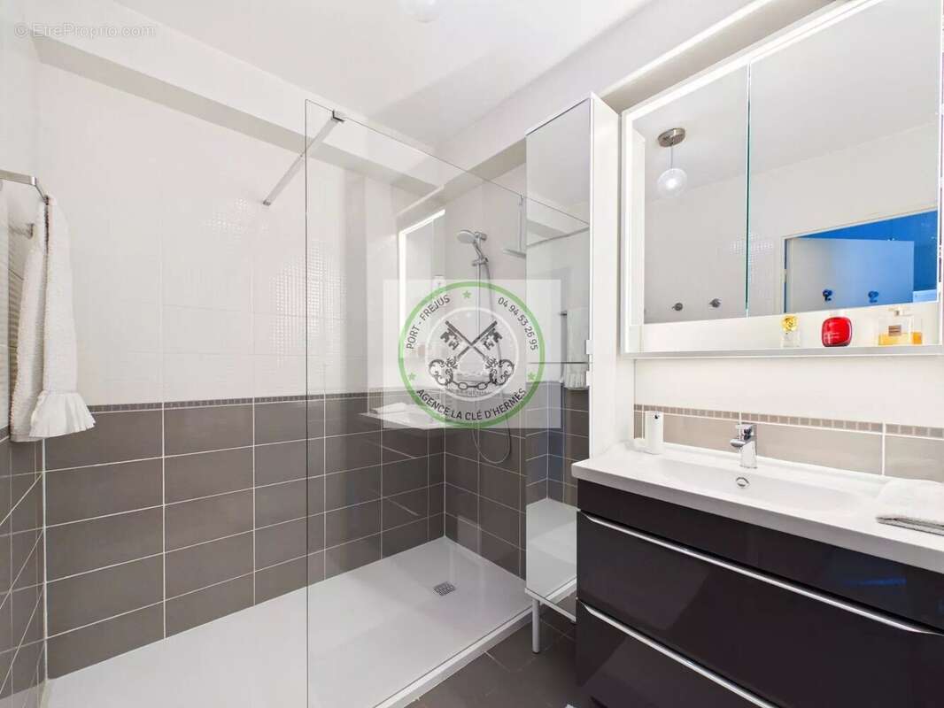 Appartement à ROQUEBRUNE-SUR-ARGENS